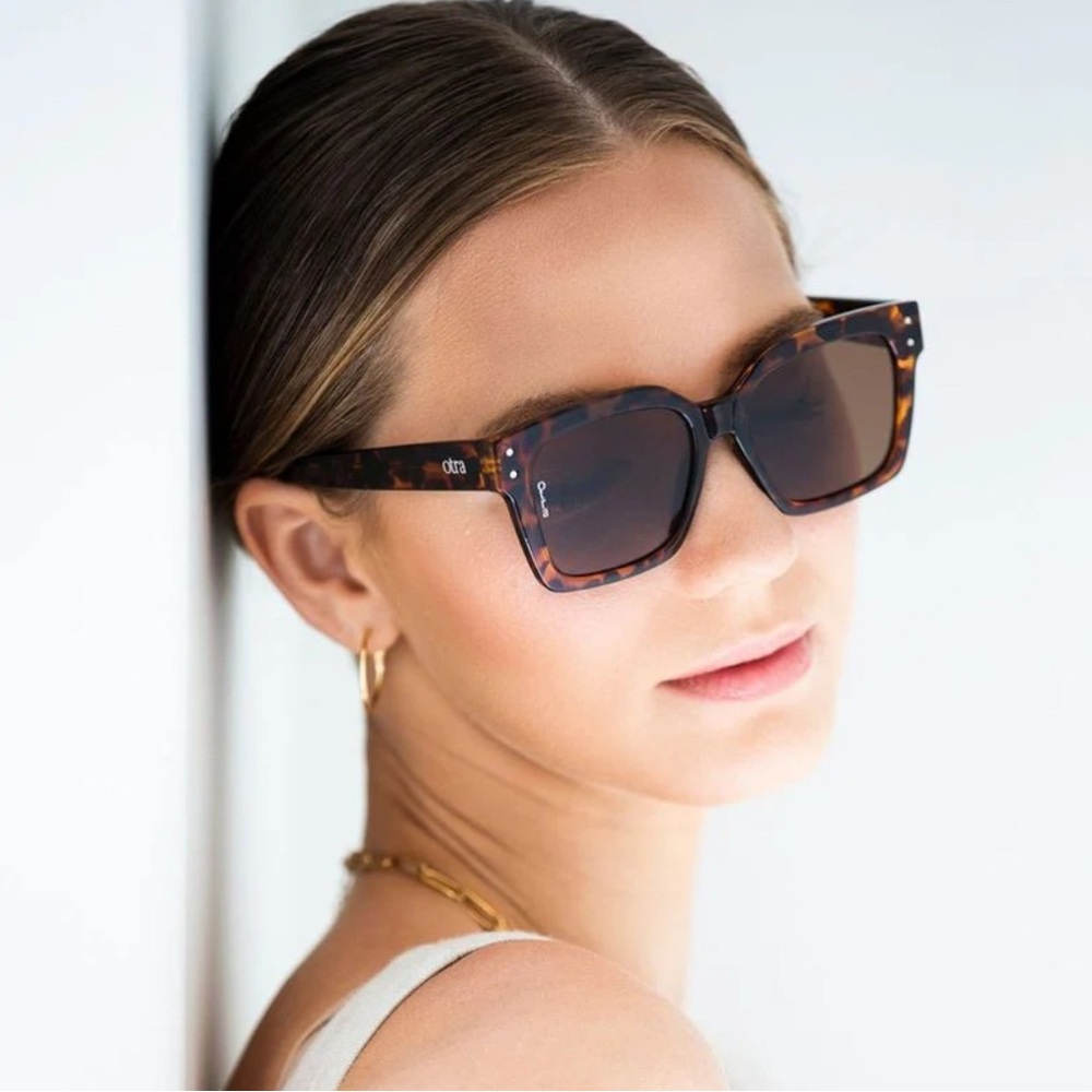 Otra Ora Tortoise Shell Square Frame Sunglasses Brown Lenses w. Vegan Case